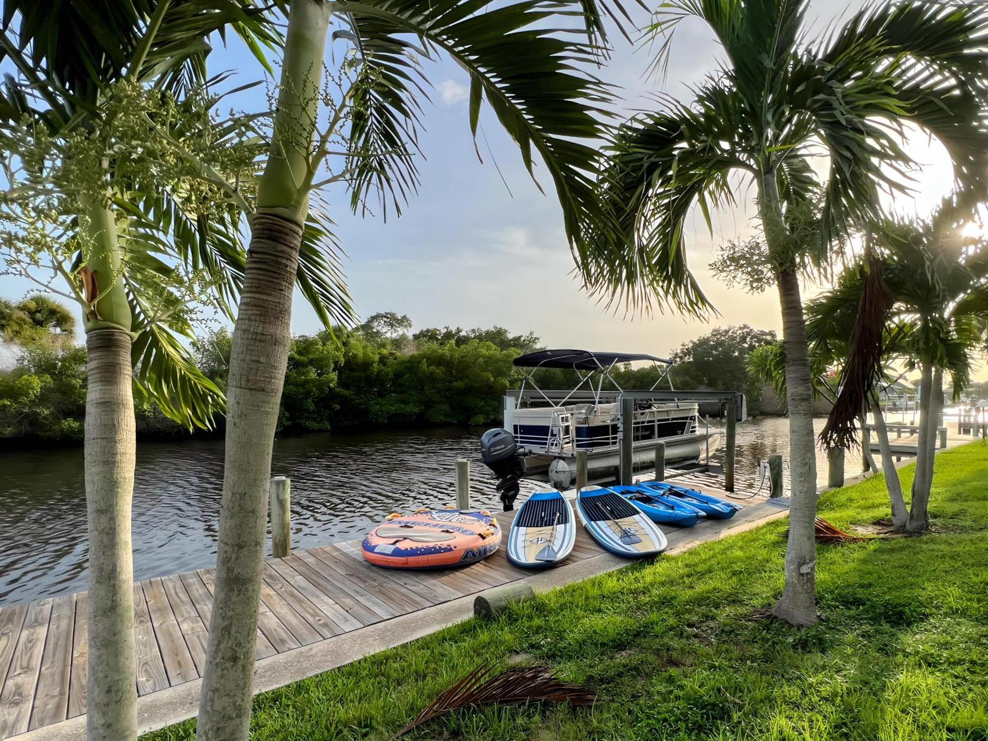 House With A Boatyour Private Waterfront Resort Порт-Шарлотт Экстерьер фото